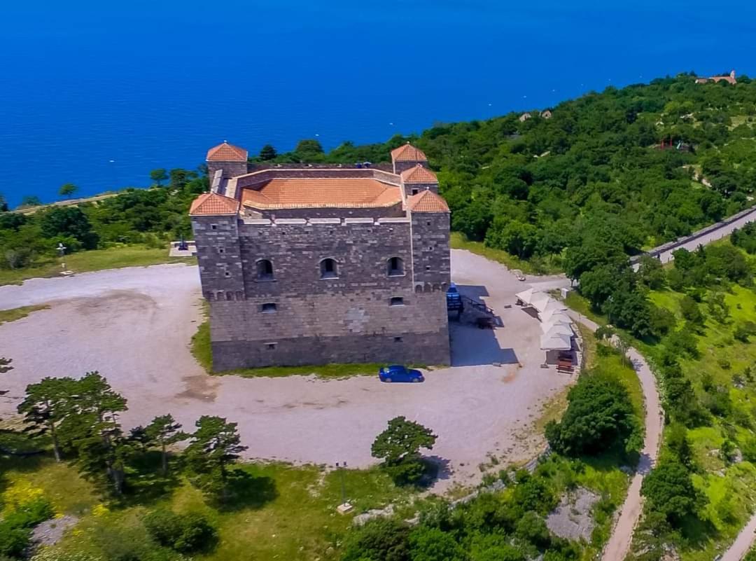 Apartman Pod Nehajem Apartment Senj  Luaran gambar